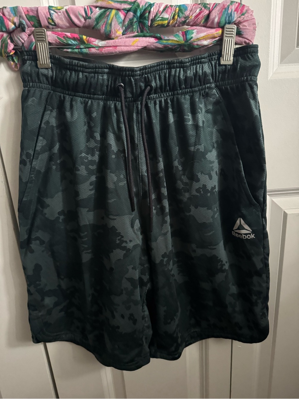 ⭐️2 for $20⭐️
Reebok Men’s Dark Green Camo Athletic Shorts
